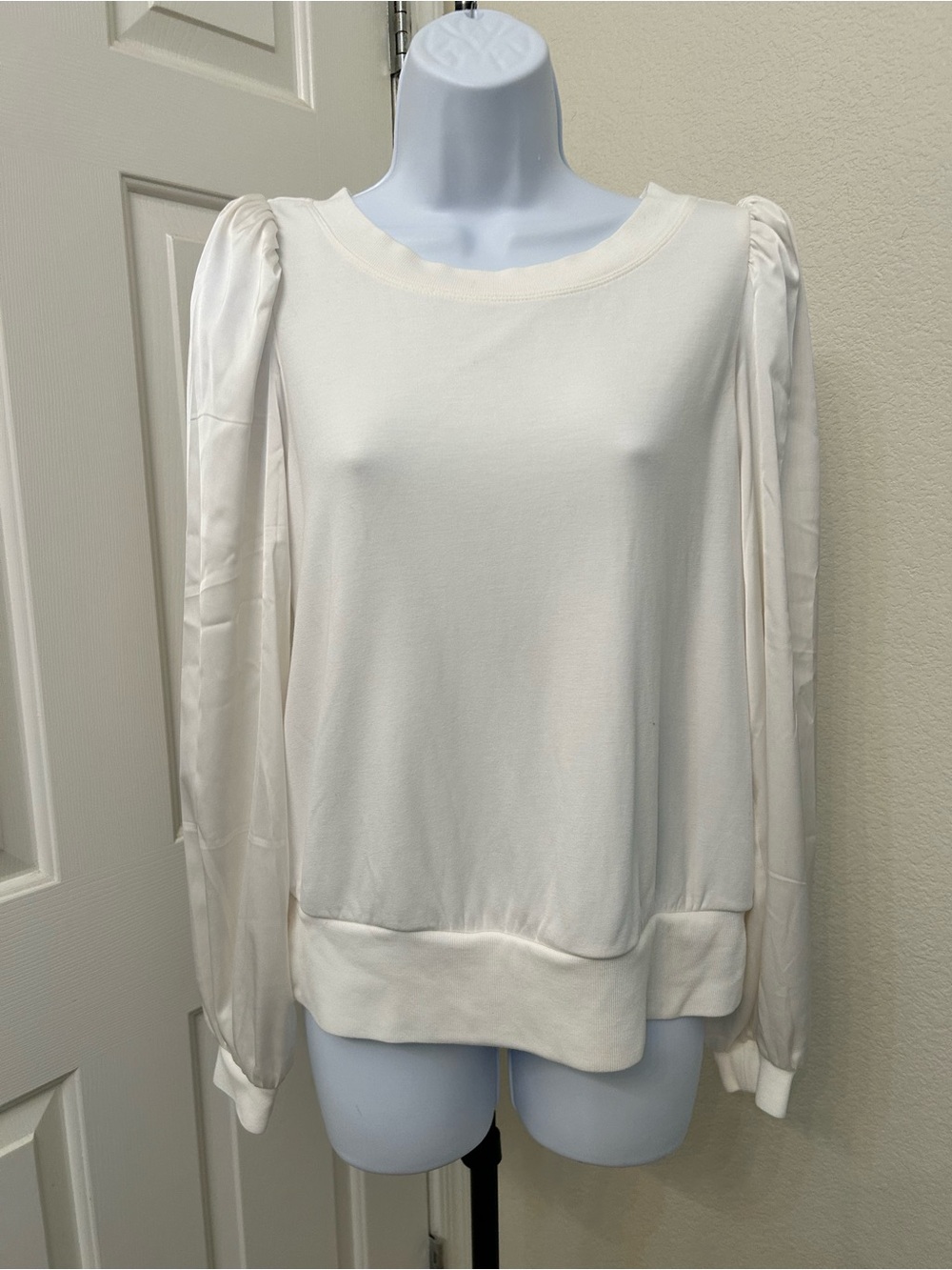 White House Black Market Cream Puff-Sleeve Viscose Long Satin Sleeve Shirt